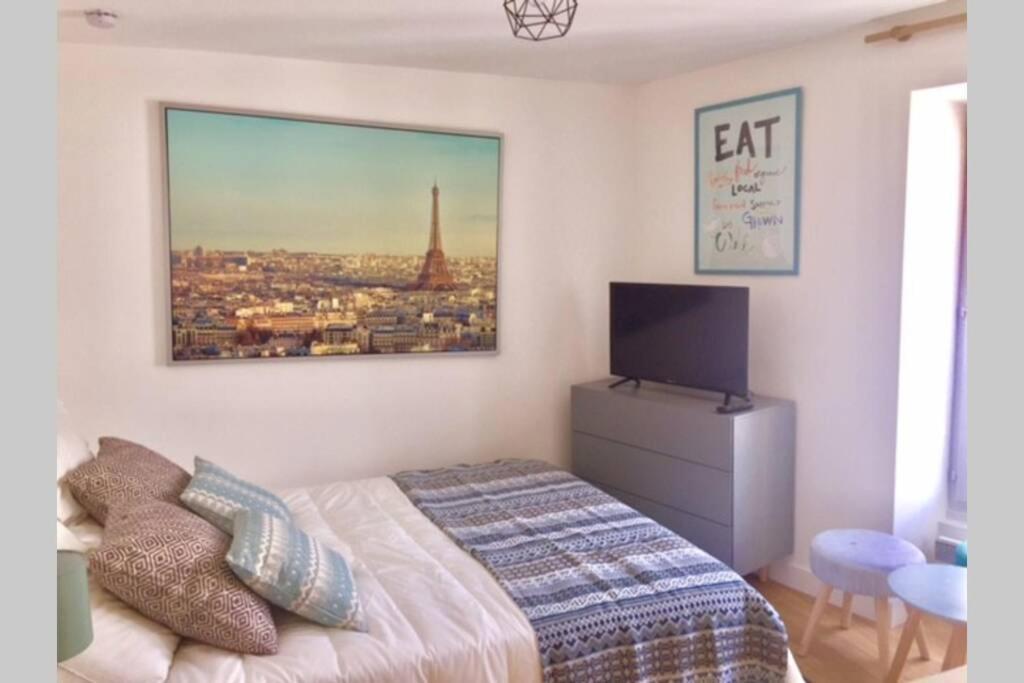 French Typical Apartment Paris Exteriör bild