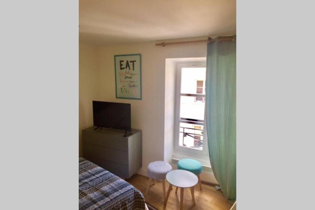 French Typical Apartment Paris Exteriör bild